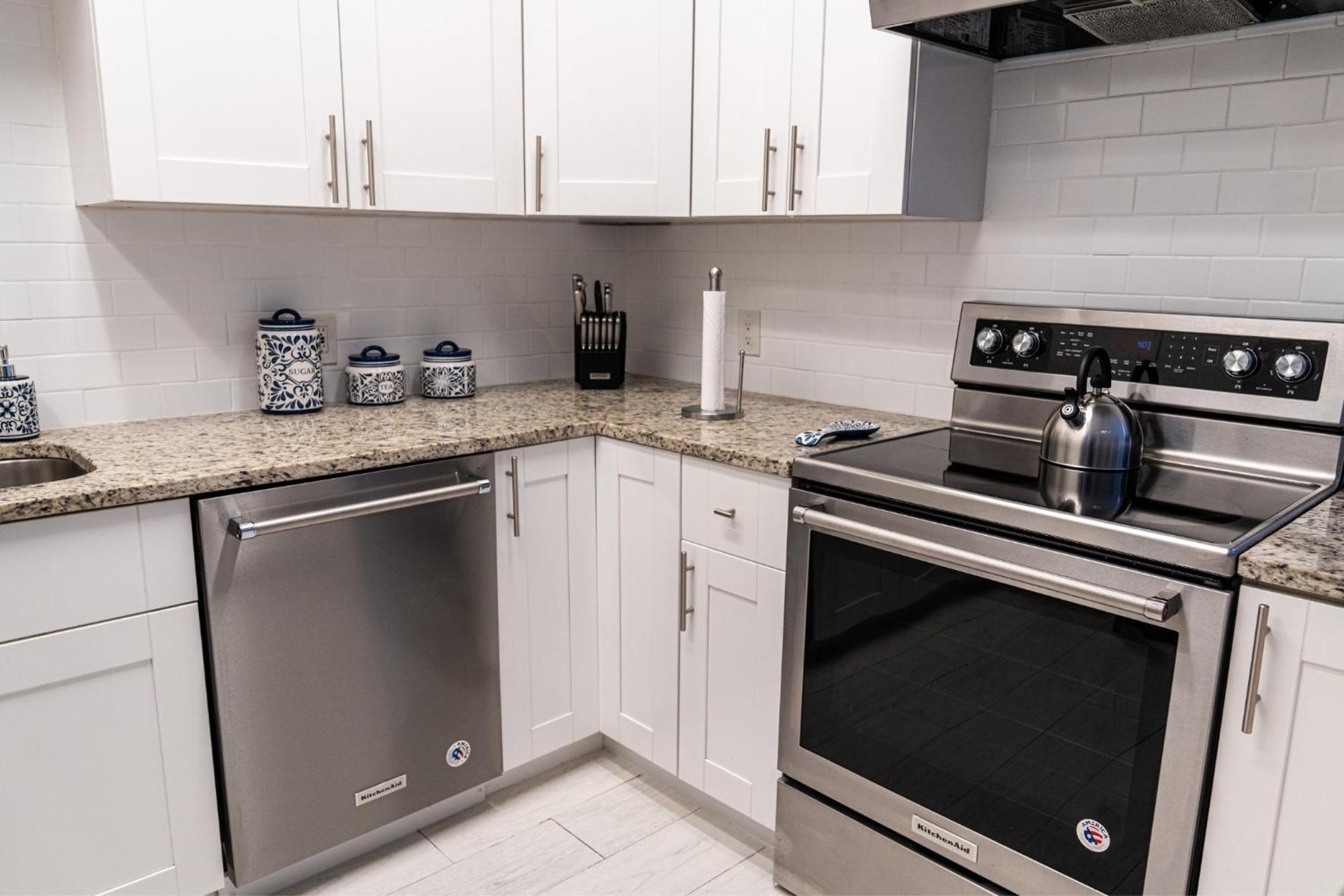 Riverside Luxury Retreat 3b ,3ba Next To Downtown Holiday home *