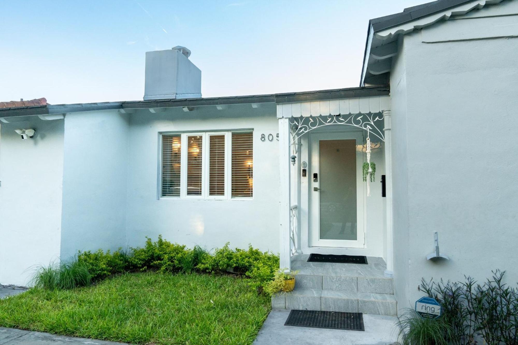 Holiday home Riverside Luxury Retreat 3b ,3ba Next To Downtown *