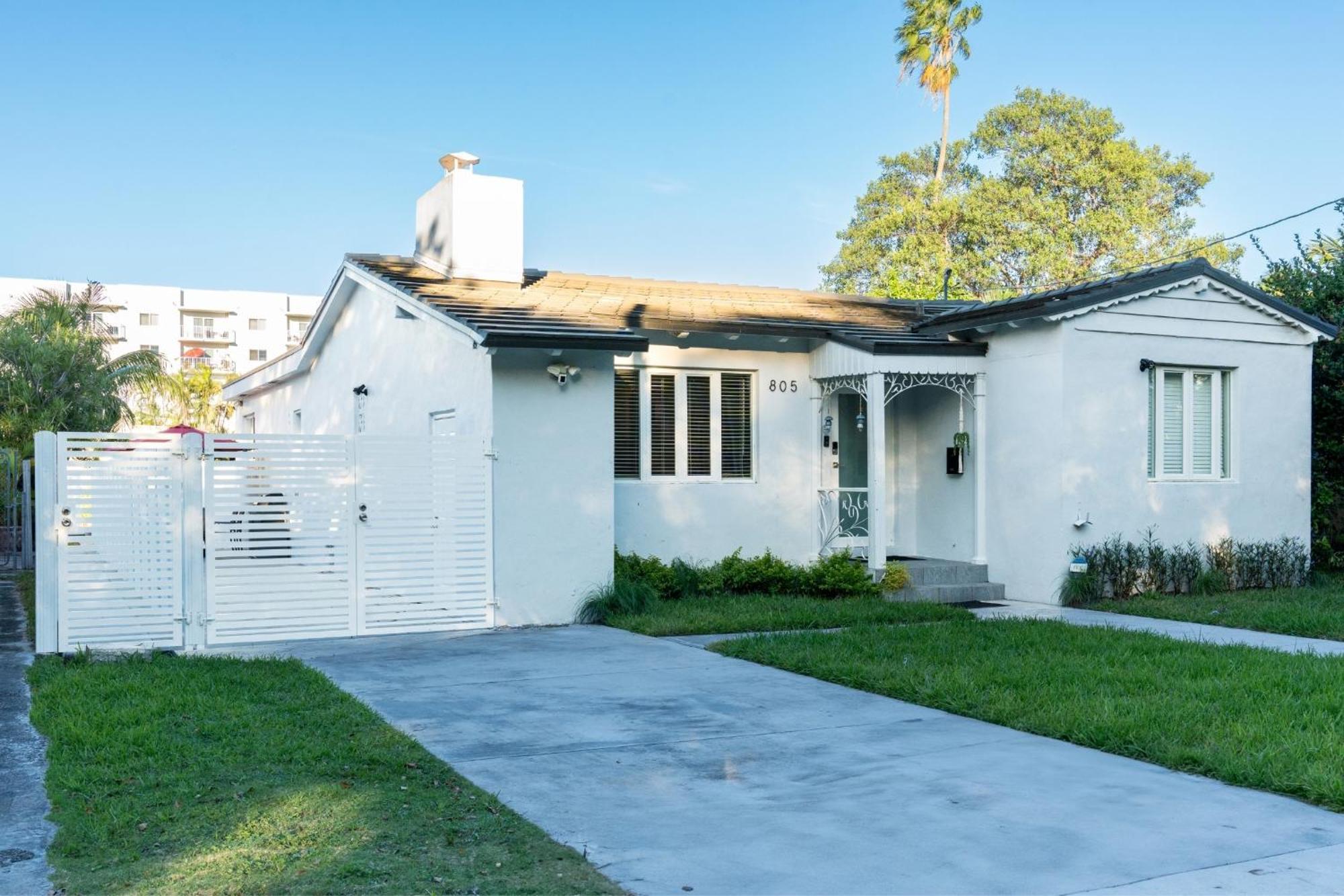 Riverside Luxury Retreat 3b ,3ba Next To Downtown Holiday home