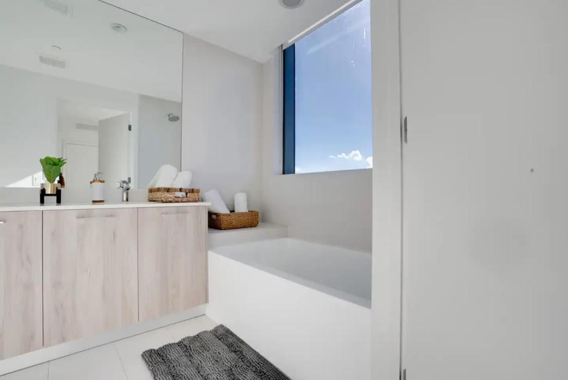 Paraiso- Rooftop Pool Views And Prime Location *