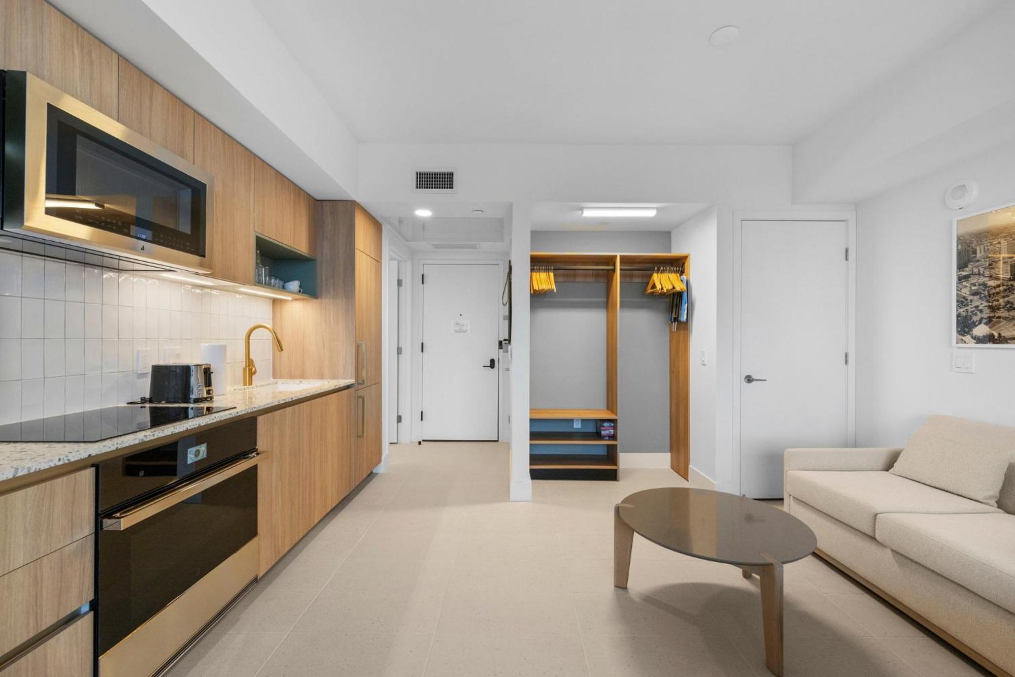 Apartment Free Parking! In Downtown