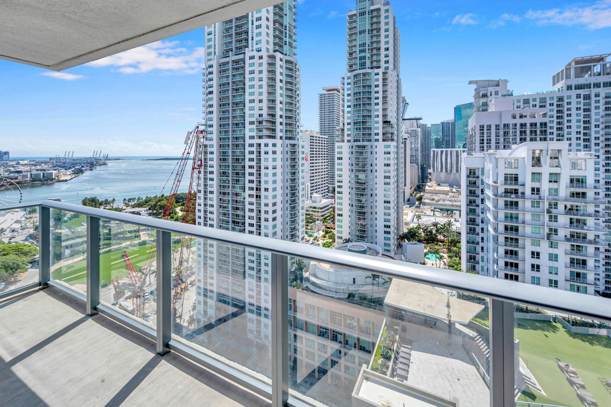 Apartment Mesmerizing Views Corner