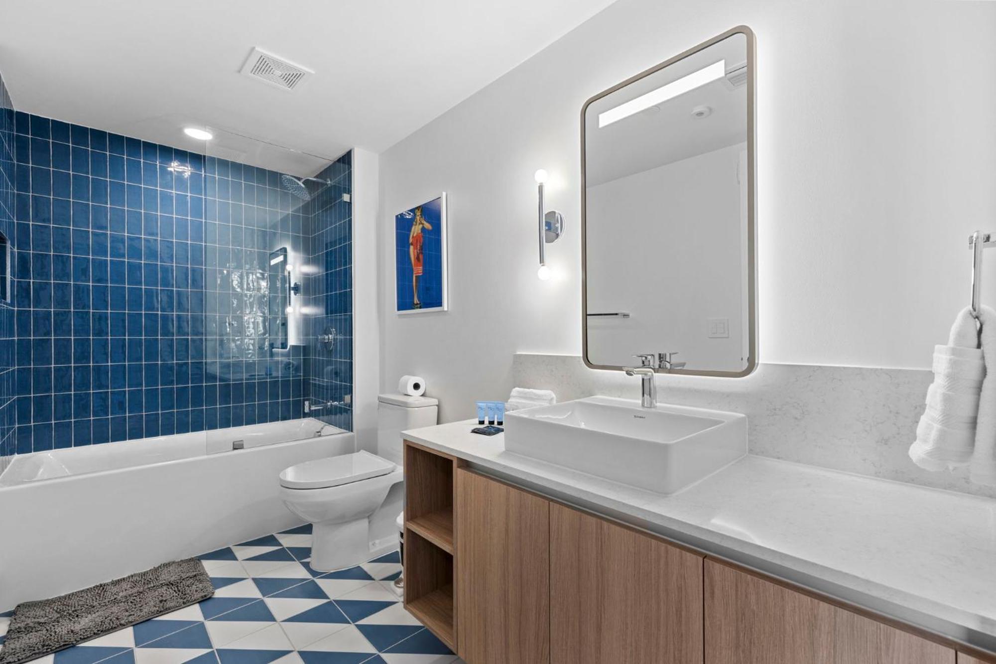Luxury With Views In Downtown Apartment *