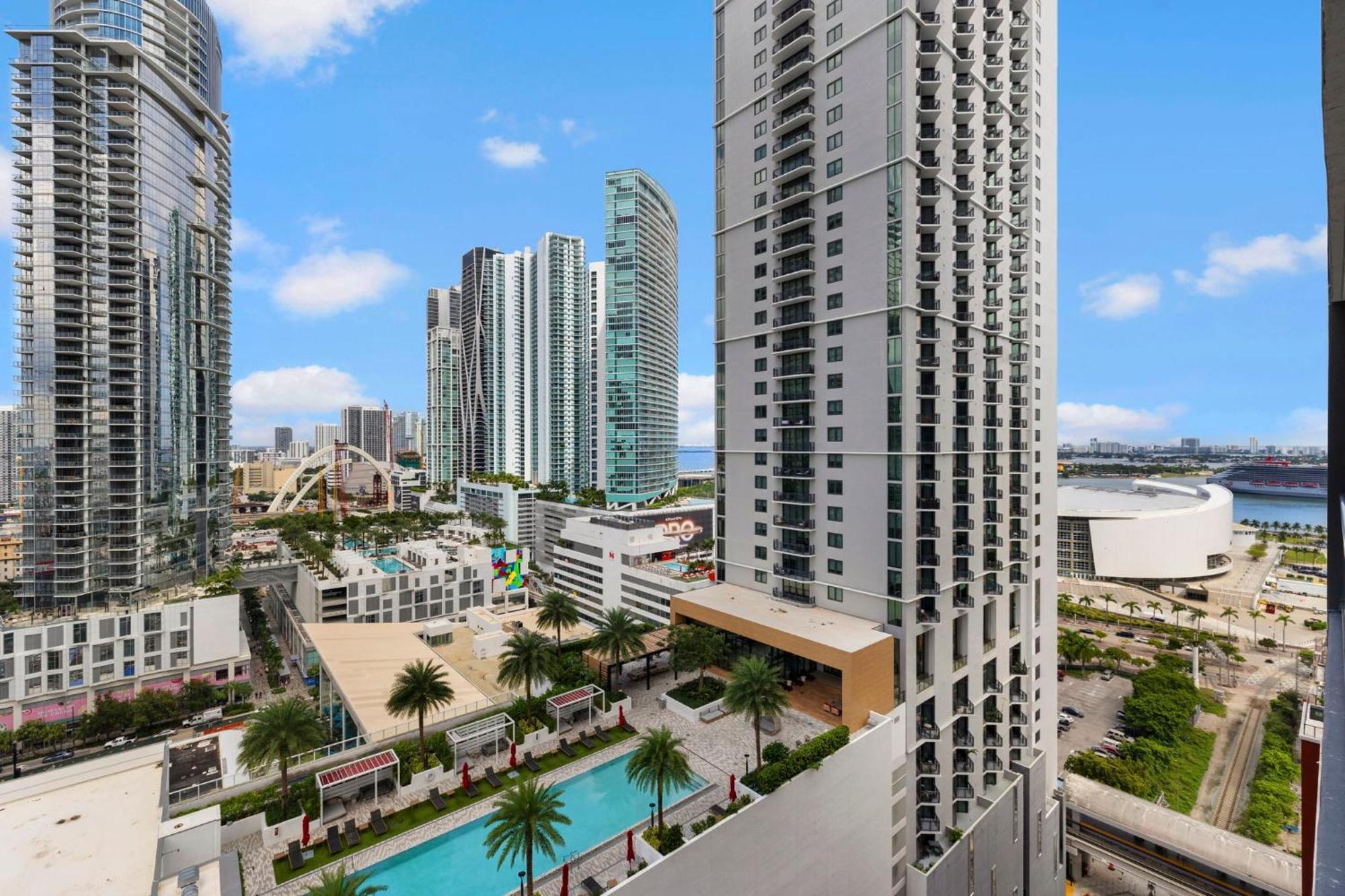 Luxury With Views In Downtown *