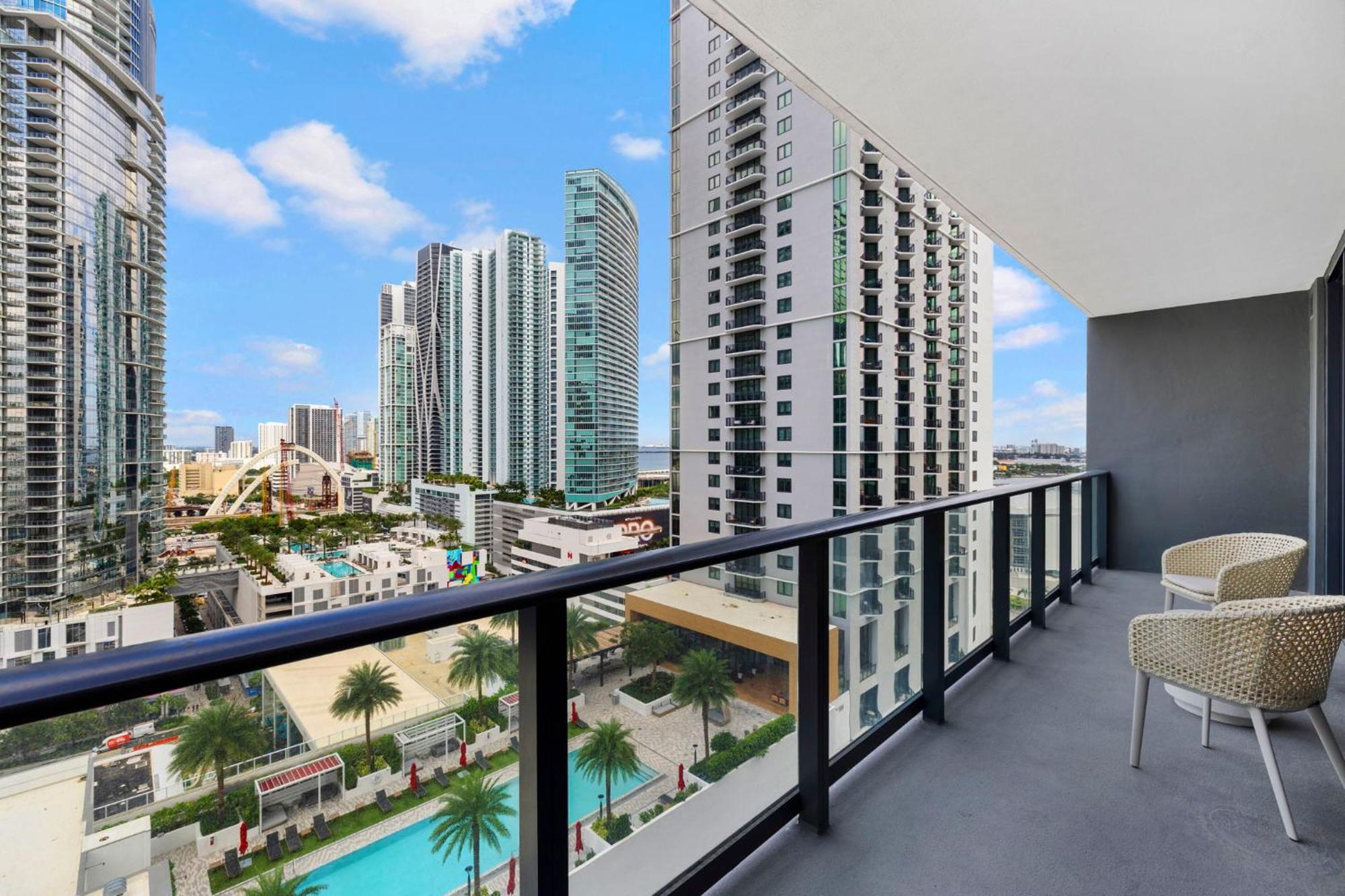 Apartment Luxury With Views In Downtown *