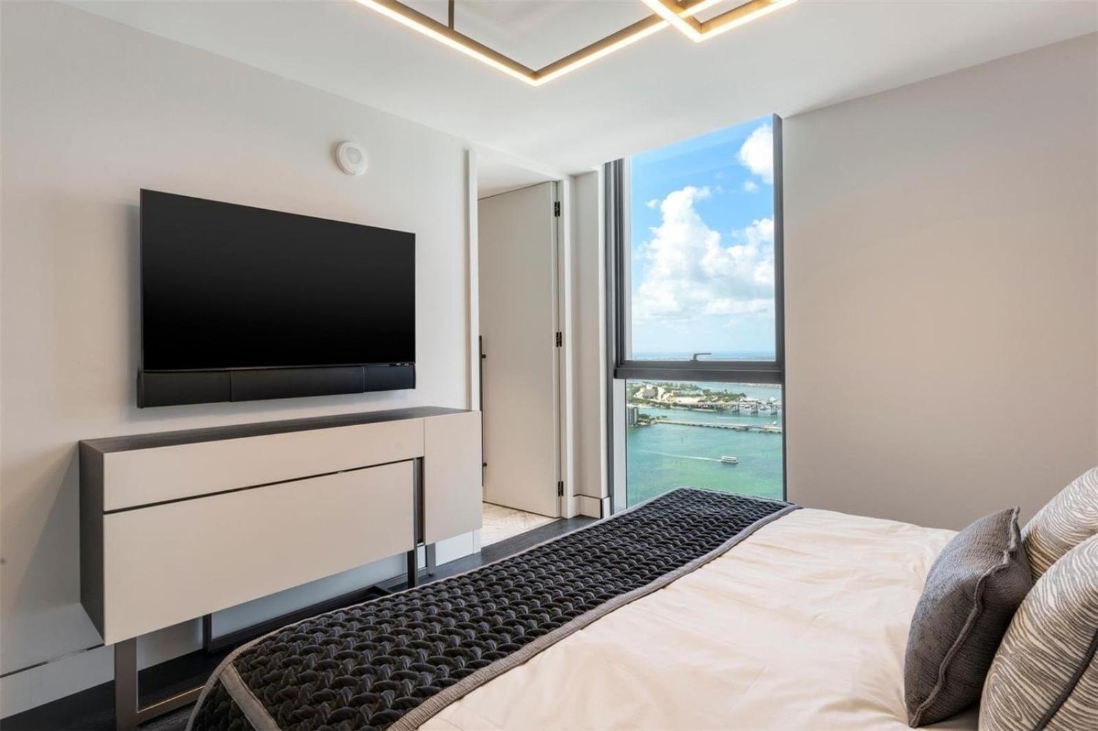 Exquisite Luxury With Panoramic Views In Apartment