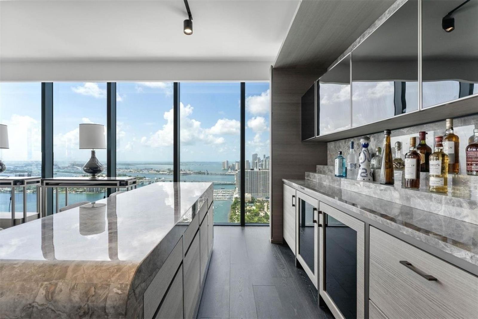 Exquisite Luxury With Panoramic Views In Apartment Miami
