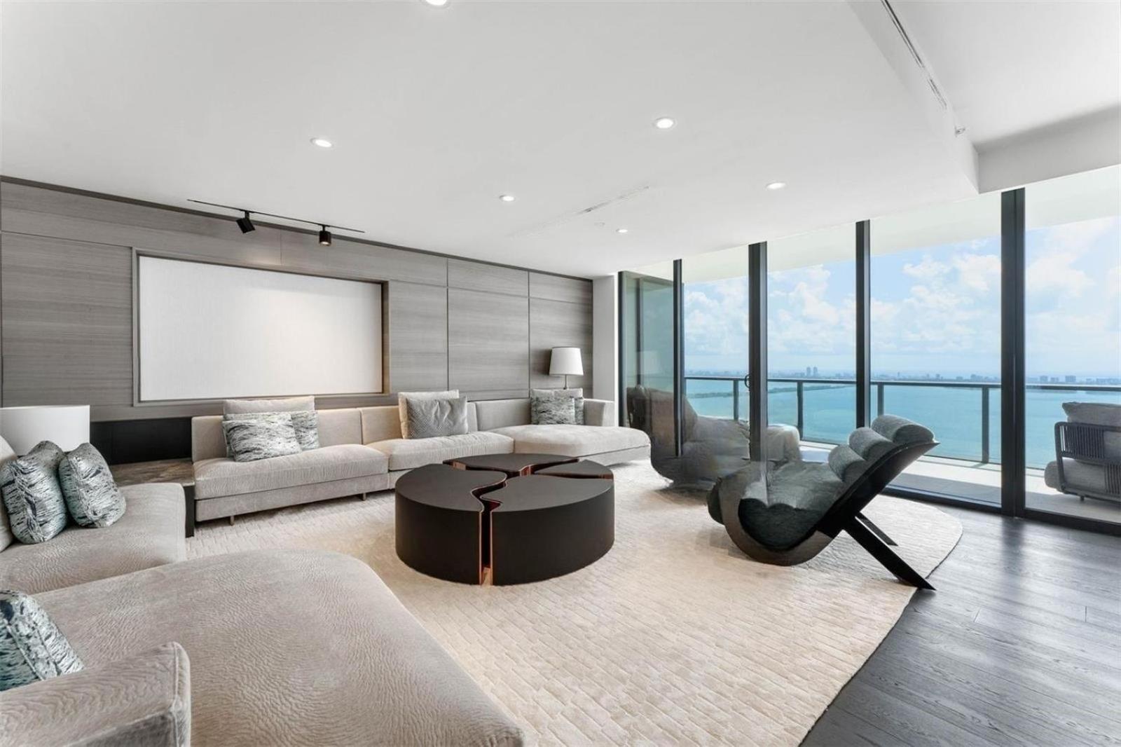 Exquisite Luxury With Panoramic Views In Apartment