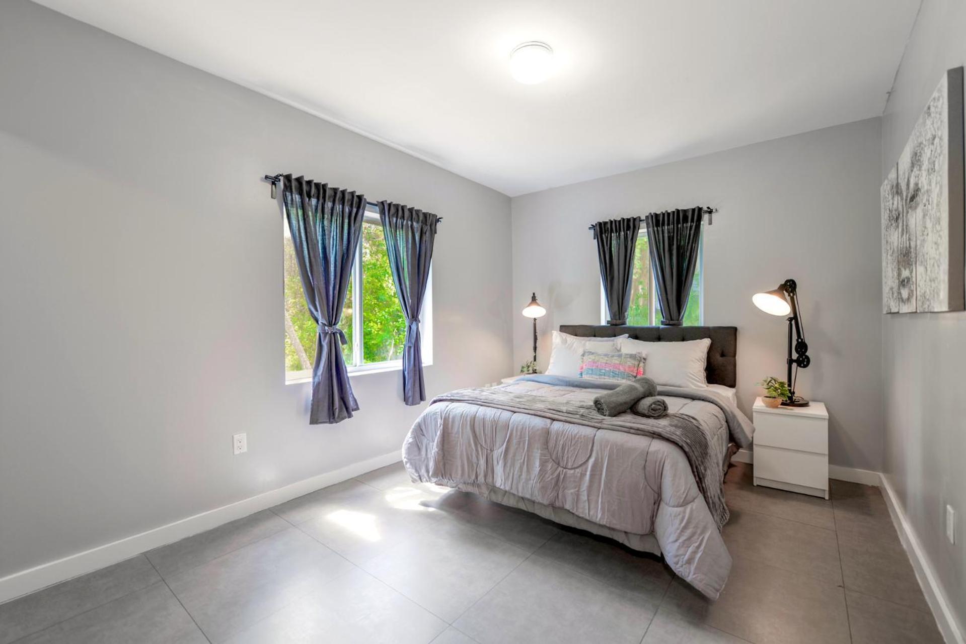 Spacious East Duplex Delightful *
