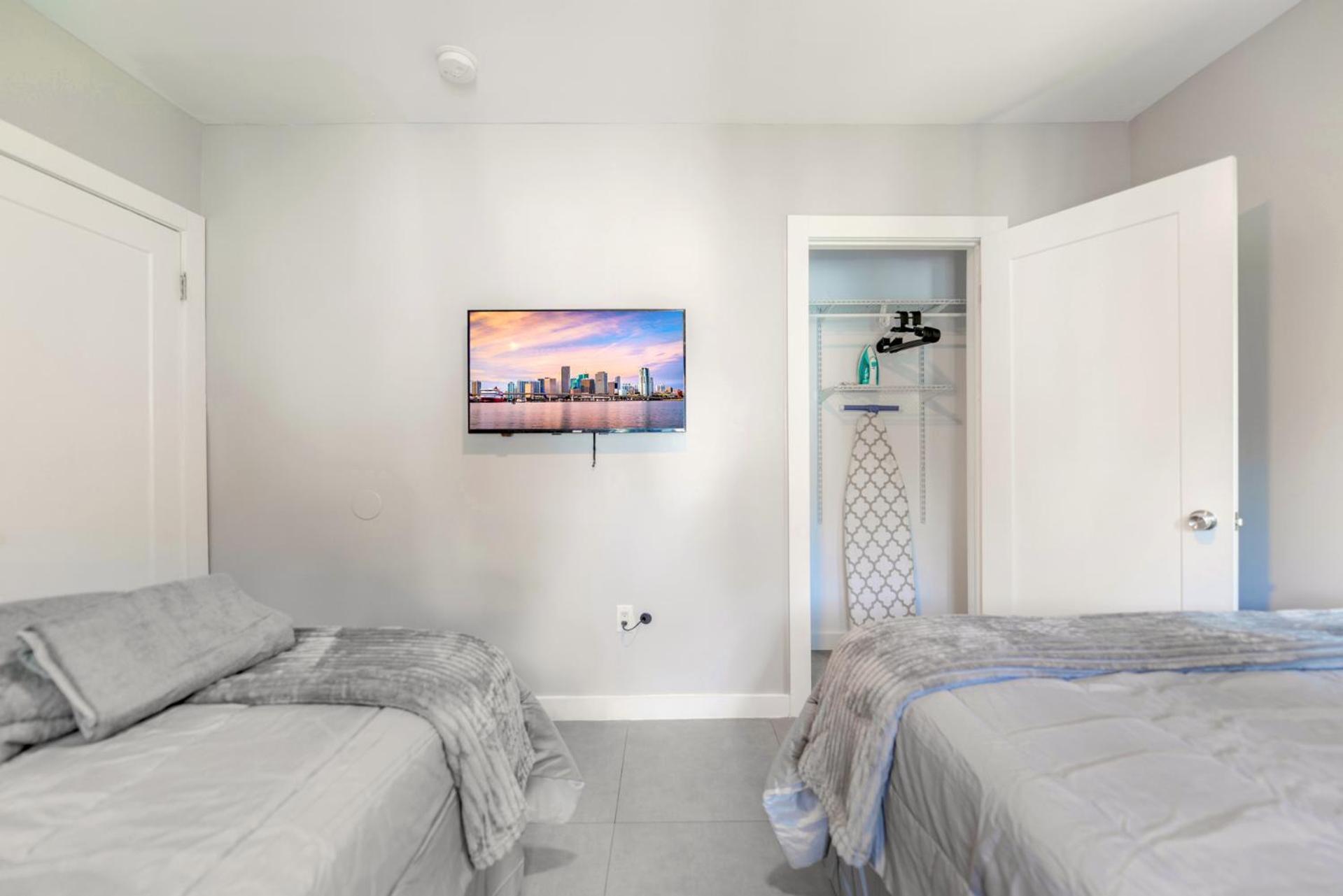 Spacious East Duplex Delightful Apartment *