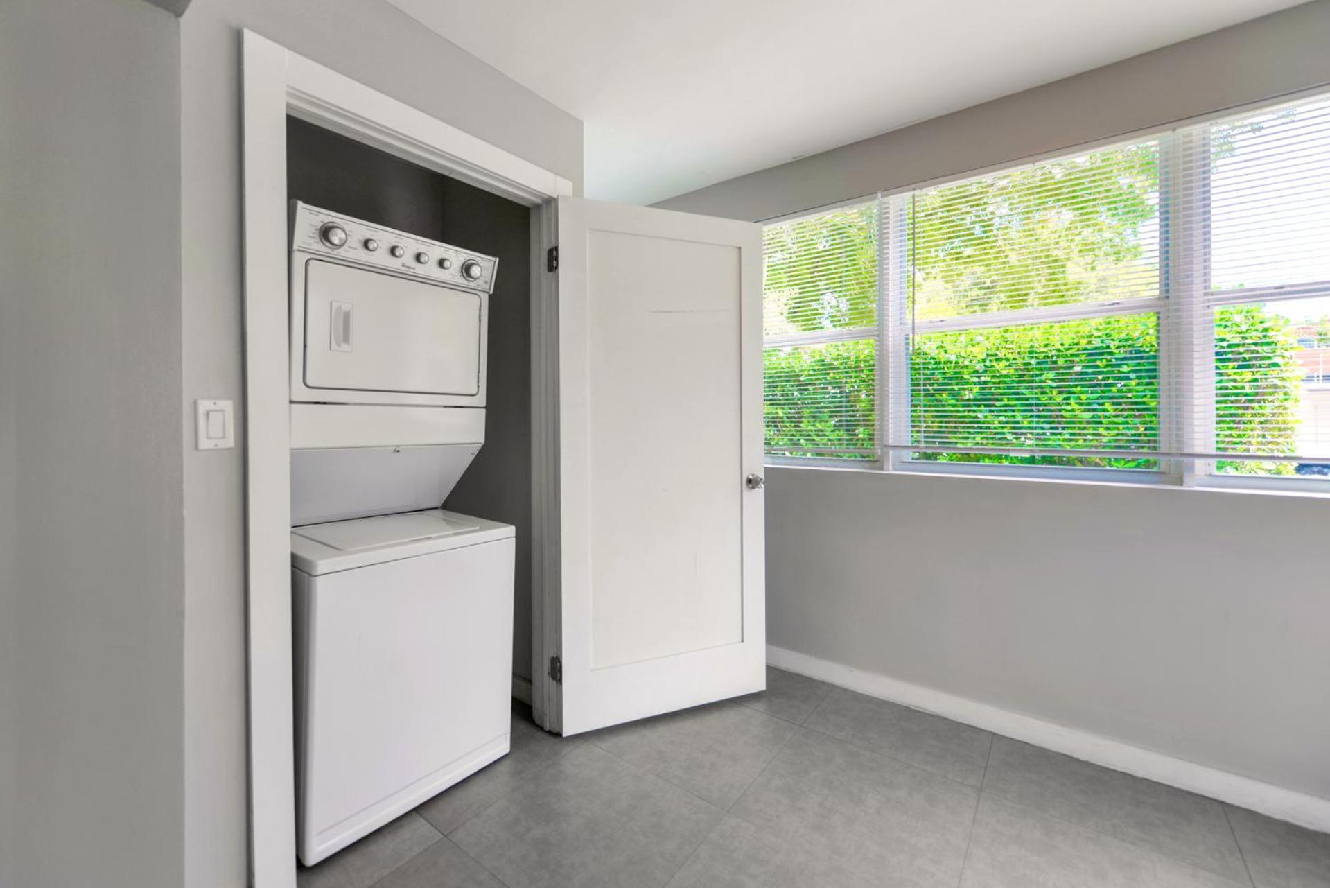 Spacious East Duplex Delightful *