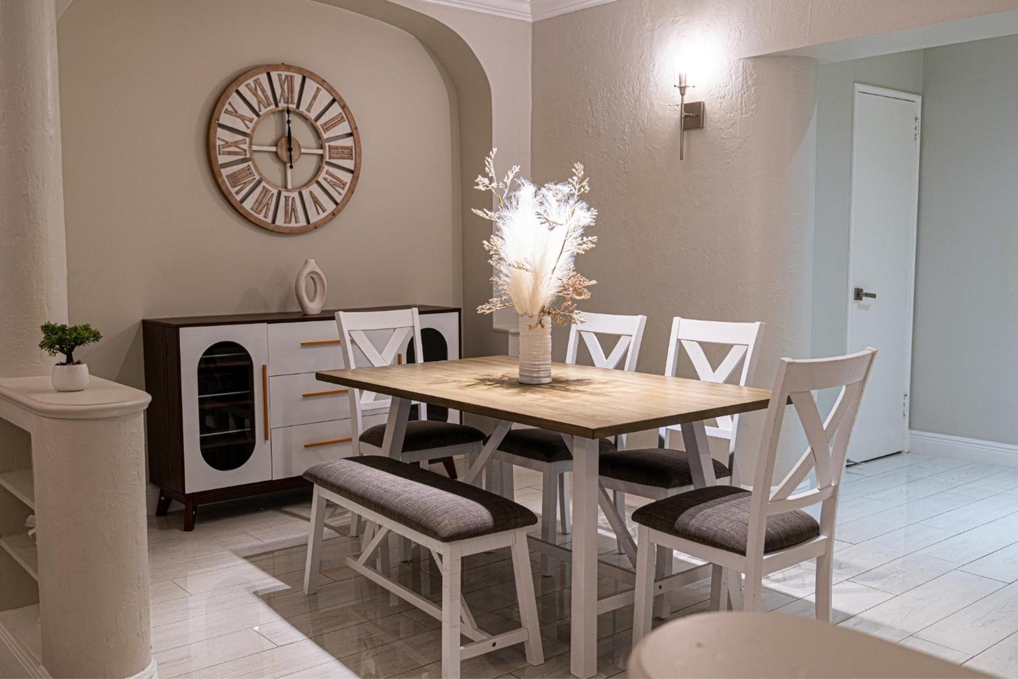 Holiday home Riverside Luxury Retreat 3b ,3ba Next To Downtown