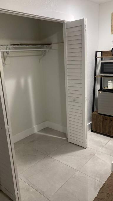 Apartment Private And Comfortable Near Airport Miami