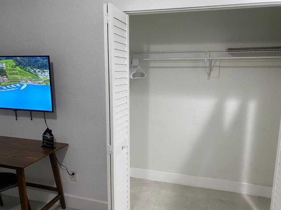 Apartment Private And Comfortable Near Airport *