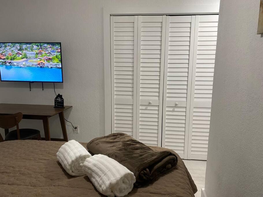 Private And Comfortable Near Airport Apartment