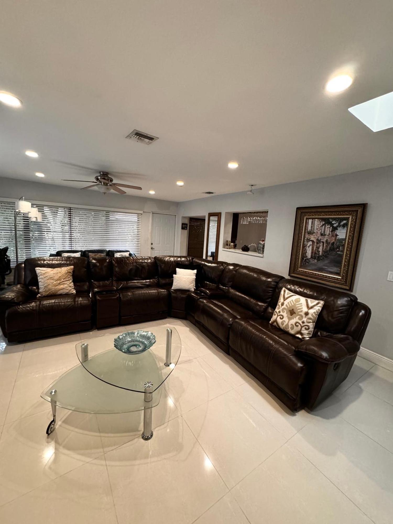 Modern Oversized 3 Bedroom In Location Vakantiehuis *