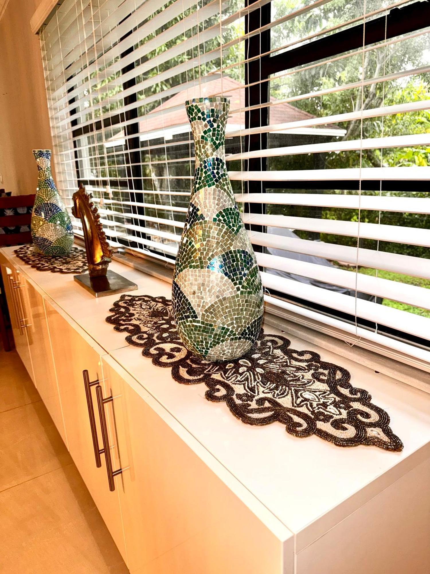 Modern Oversized 3 Bedroom In Location *