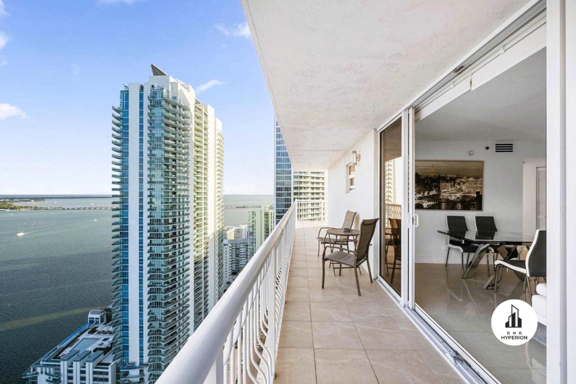 Bnb Hyperion - Luxe 3b W City & Ocean Views Ferienhaus