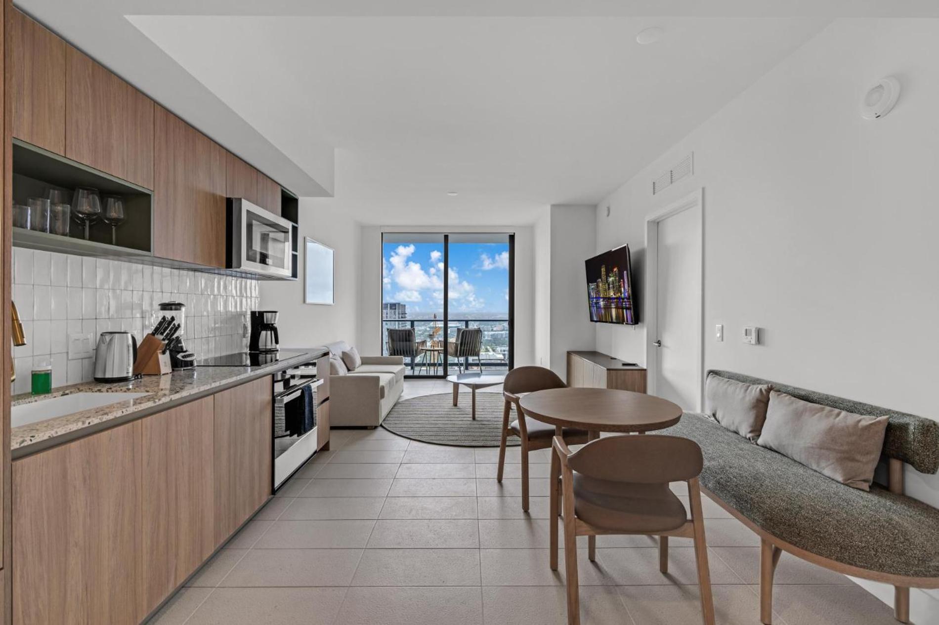 1-br Downtown Getaway On The 24th Floor Miami