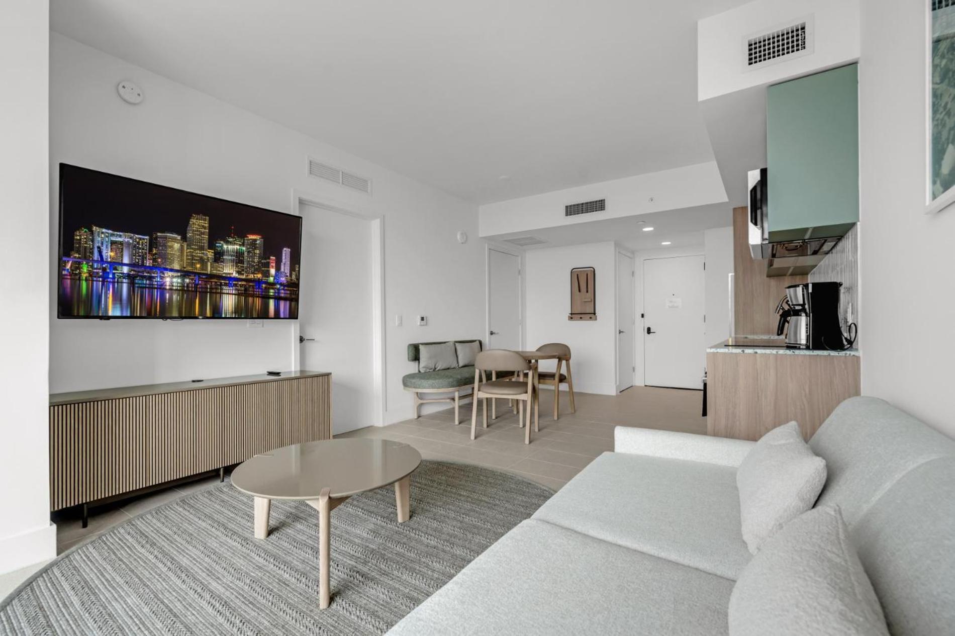 Apartment 1-br Downtown Getaway On The 24th Floor *