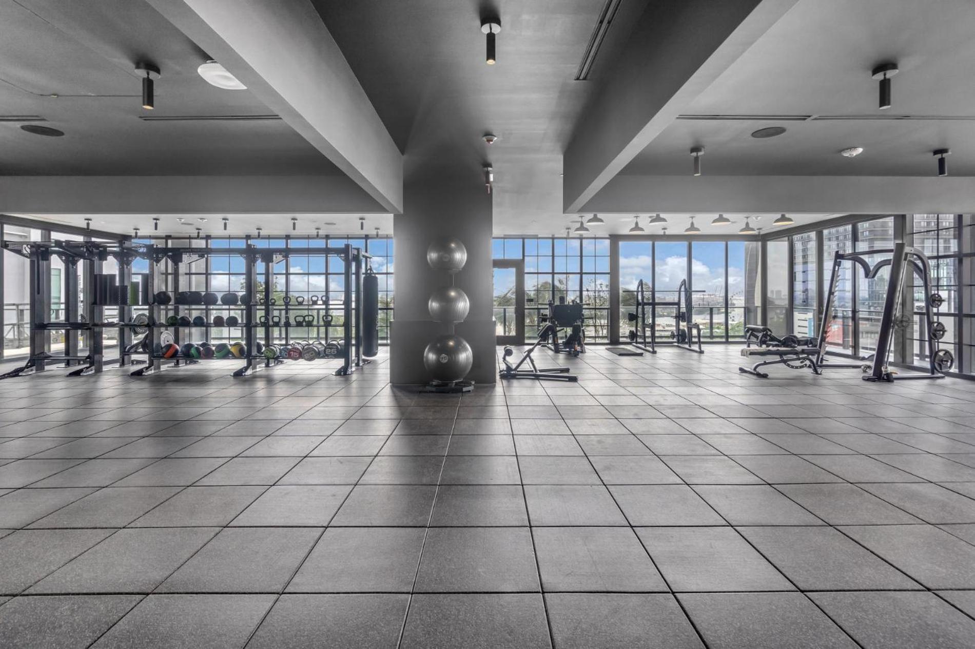 1-br Downtown Getaway On The 24th Floor Miami