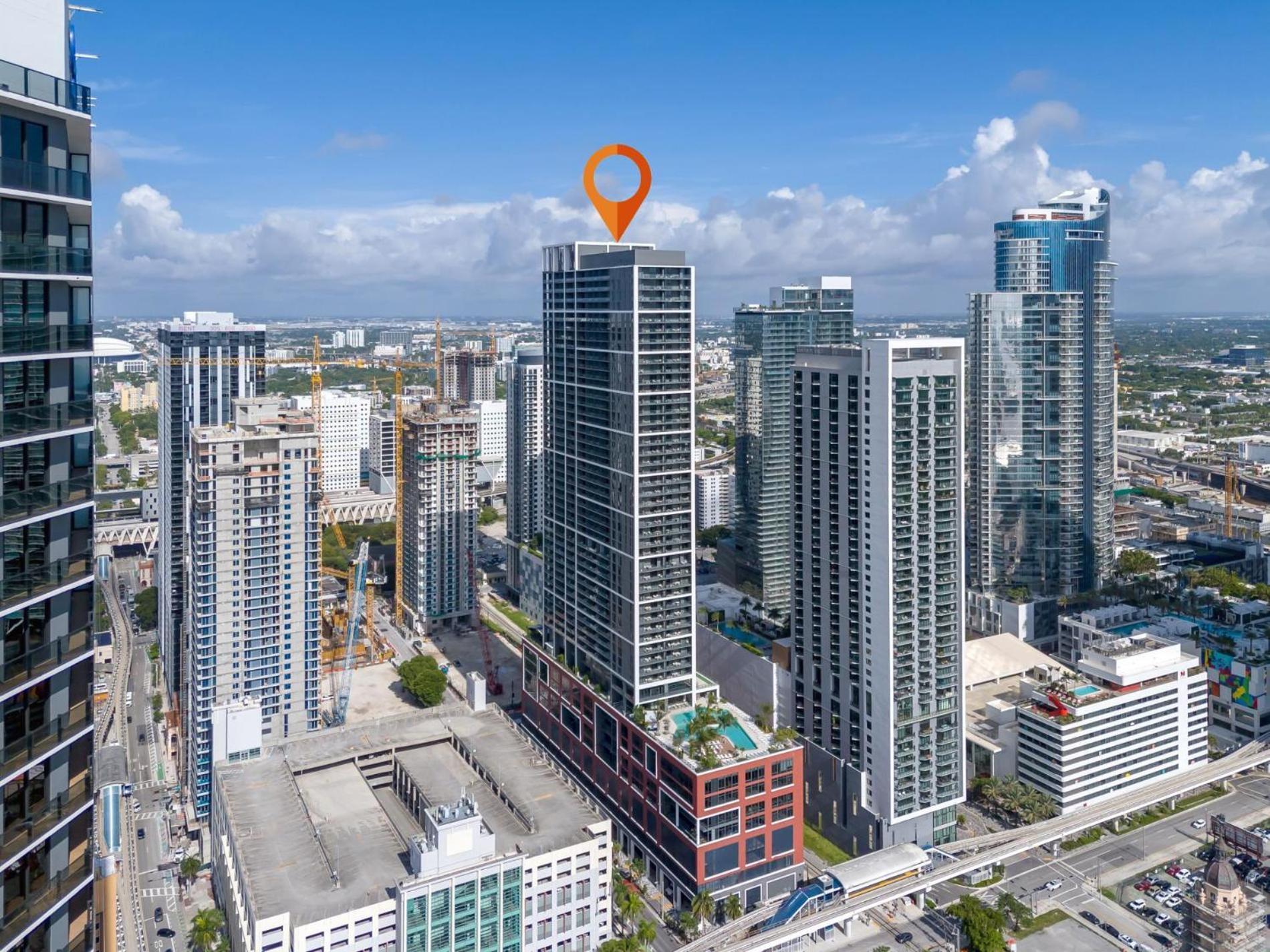 1-br Downtown Getaway On The 24th Floor Apartment *