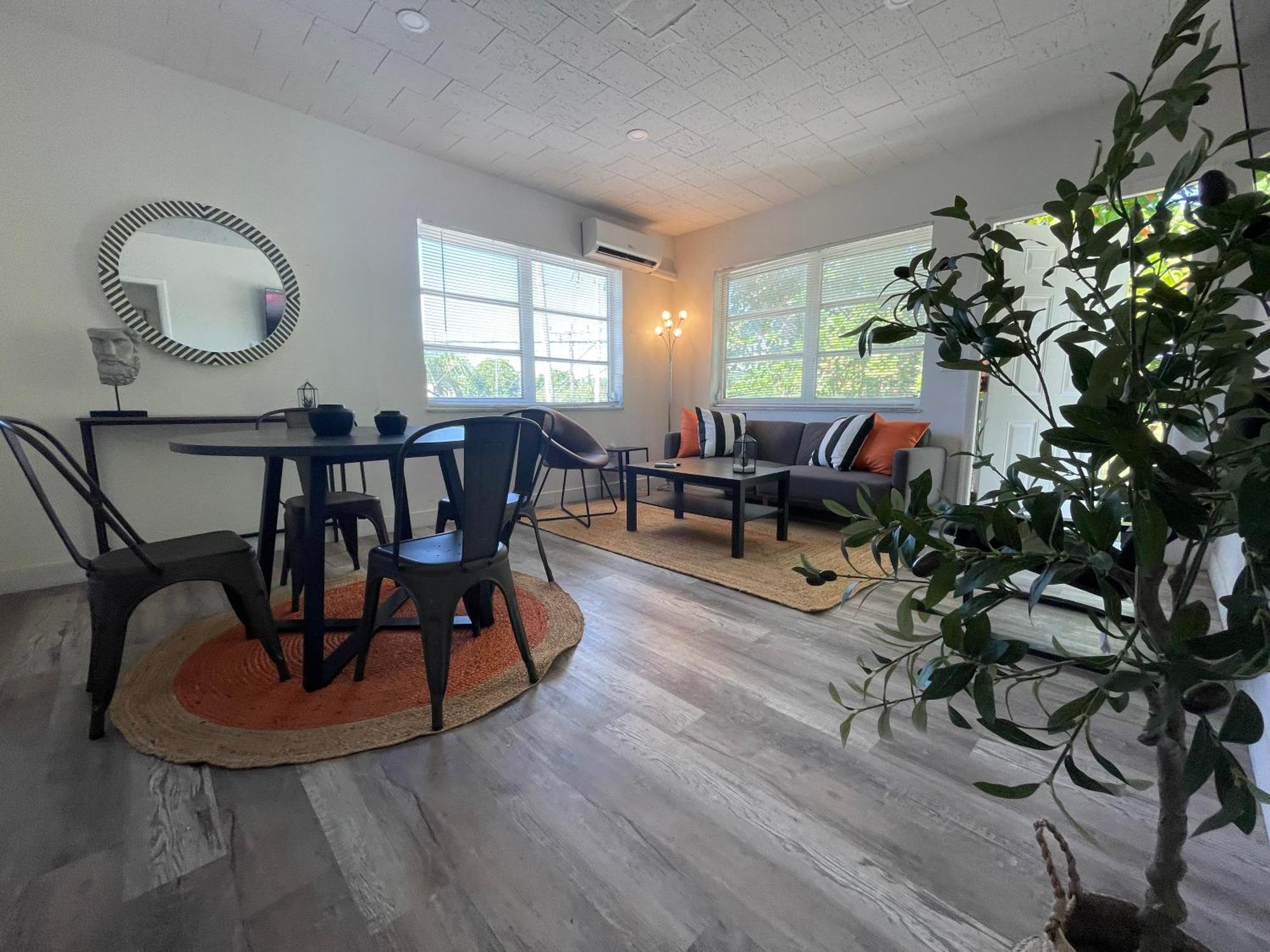 Fully Equipped With Parking Near Cocowalk Apartment Miami