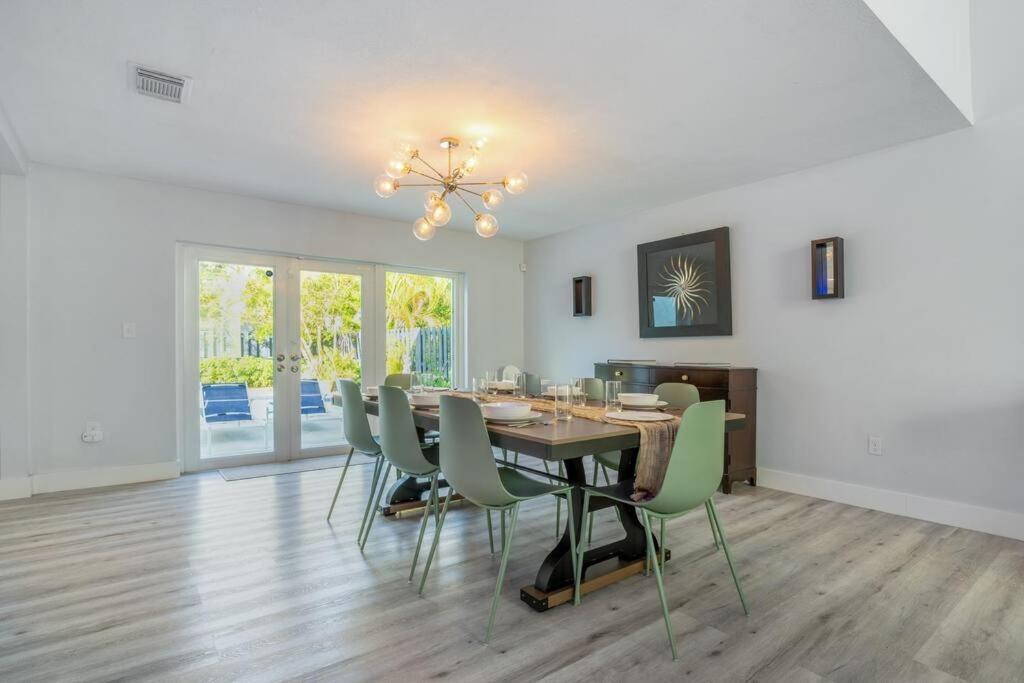 Holiday home 4 Bed 3 Bath Getaway