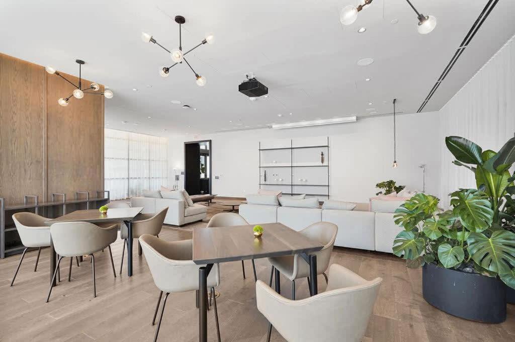 Apartment Luxury 3 Bedrooms Pool Gym Views &