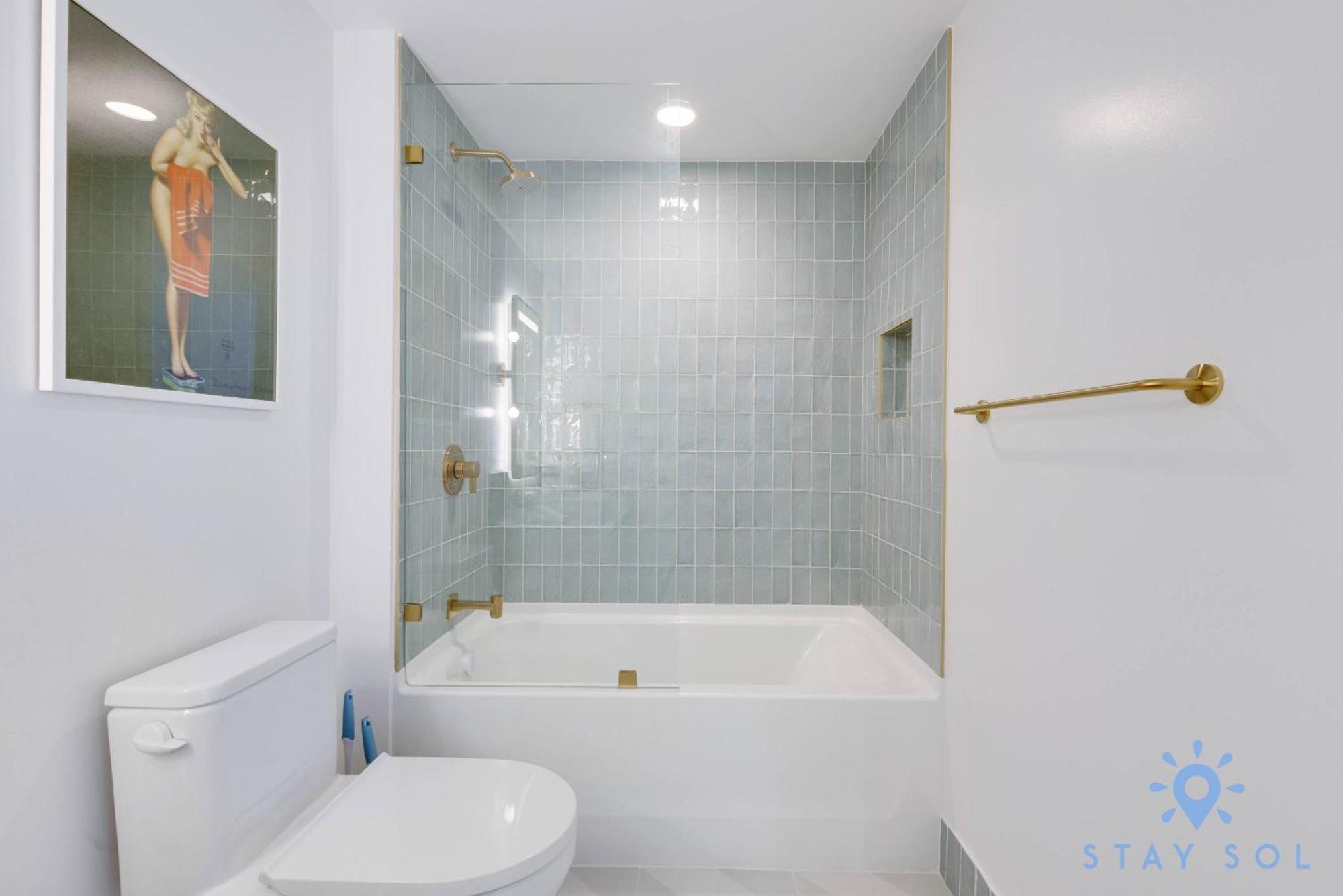 Luxury 3 Bedrooms Pool Gym Views & Miami