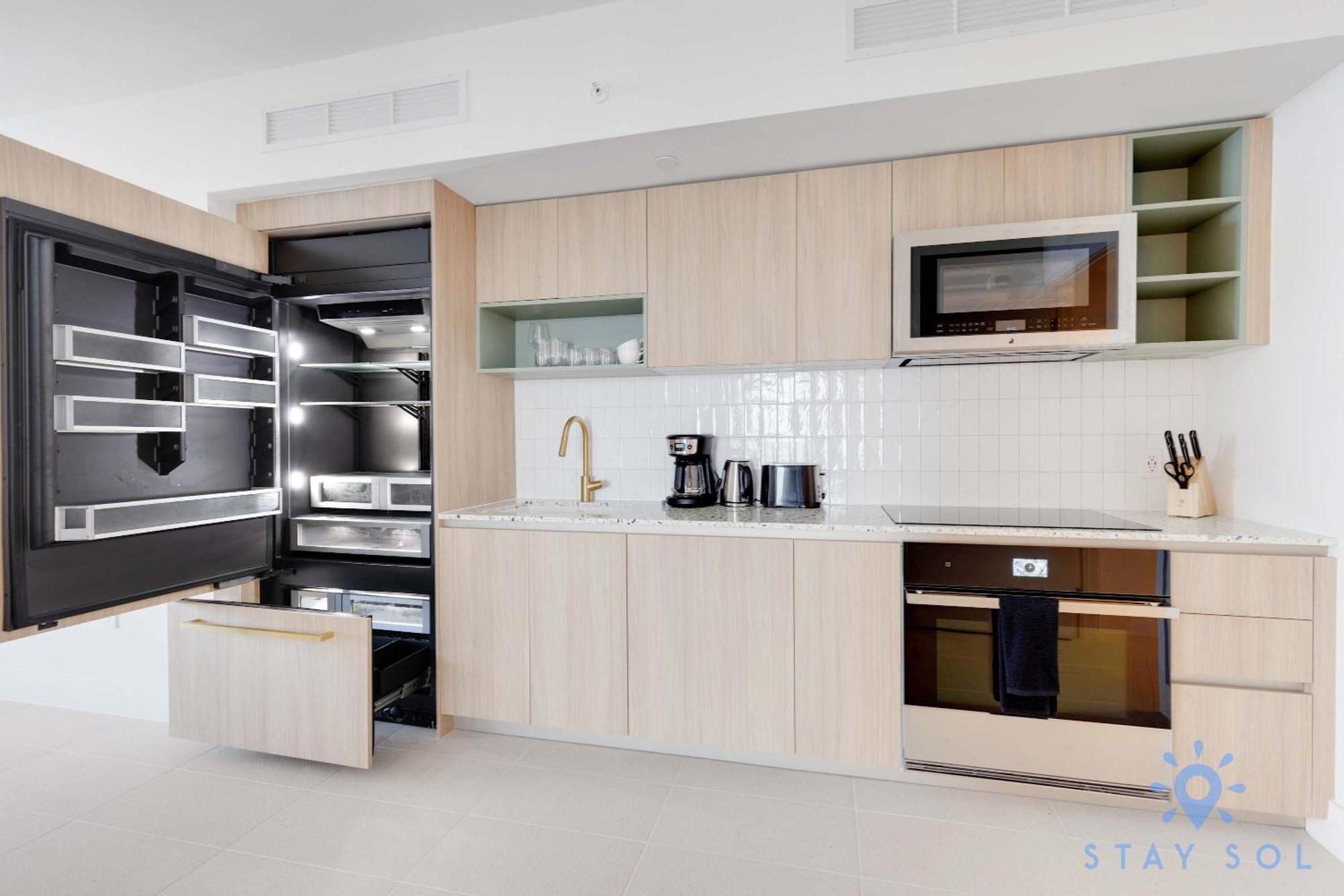 Apartment Luxury 3 Bedrooms Pool Gym Views &