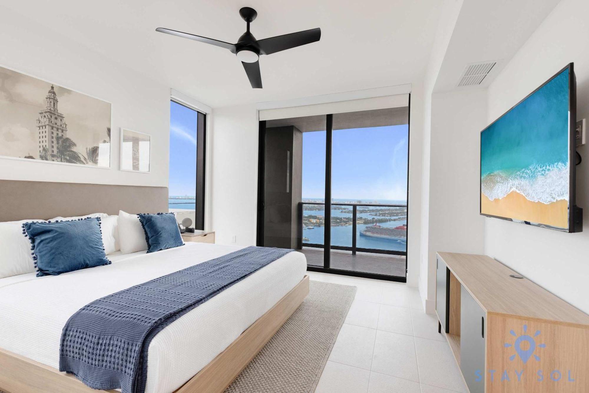Luxury 3 Bedrooms Pool Gym Views & Apartment *