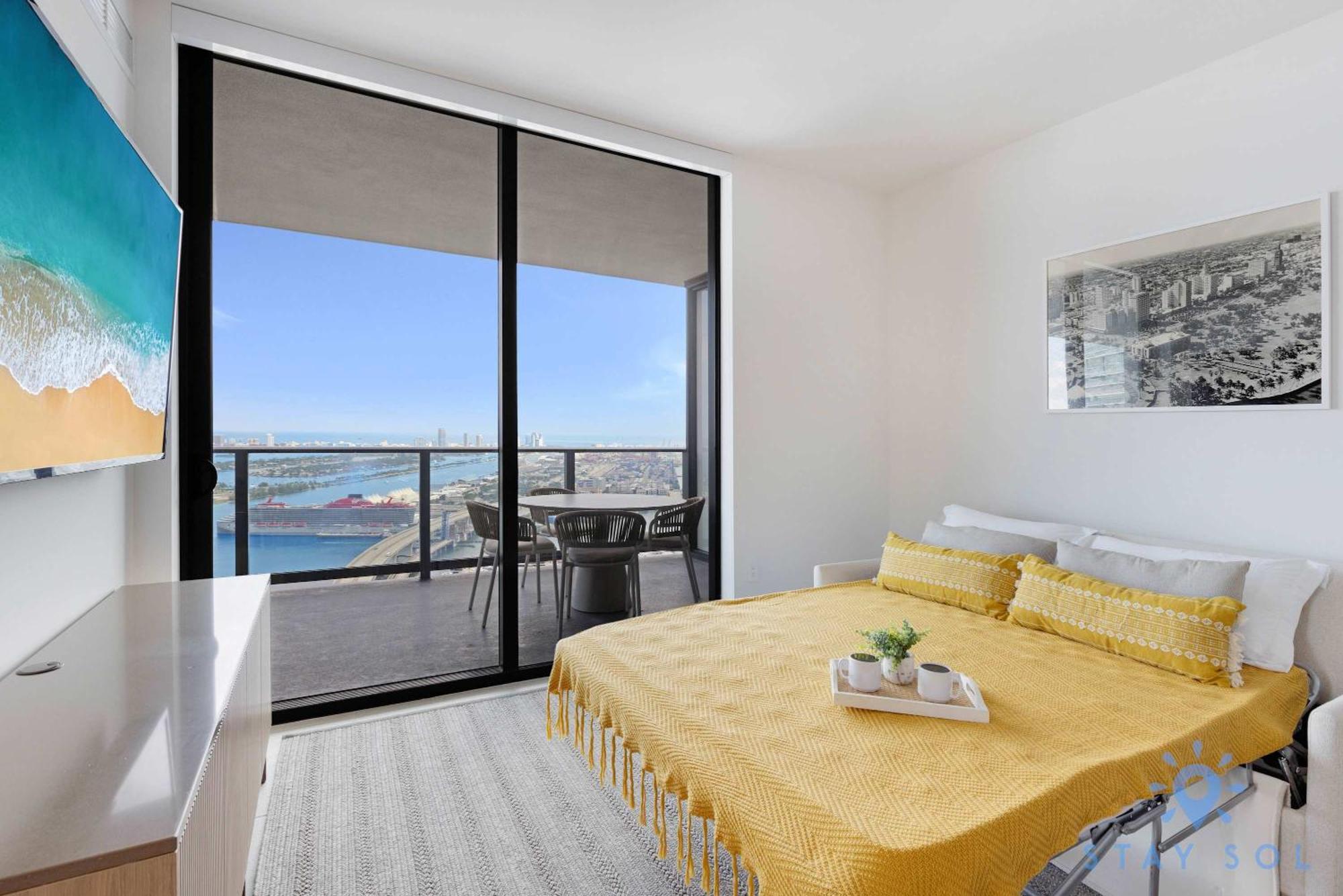 Luxury 3 Bedrooms Pool Gym Views & Apartment Miami