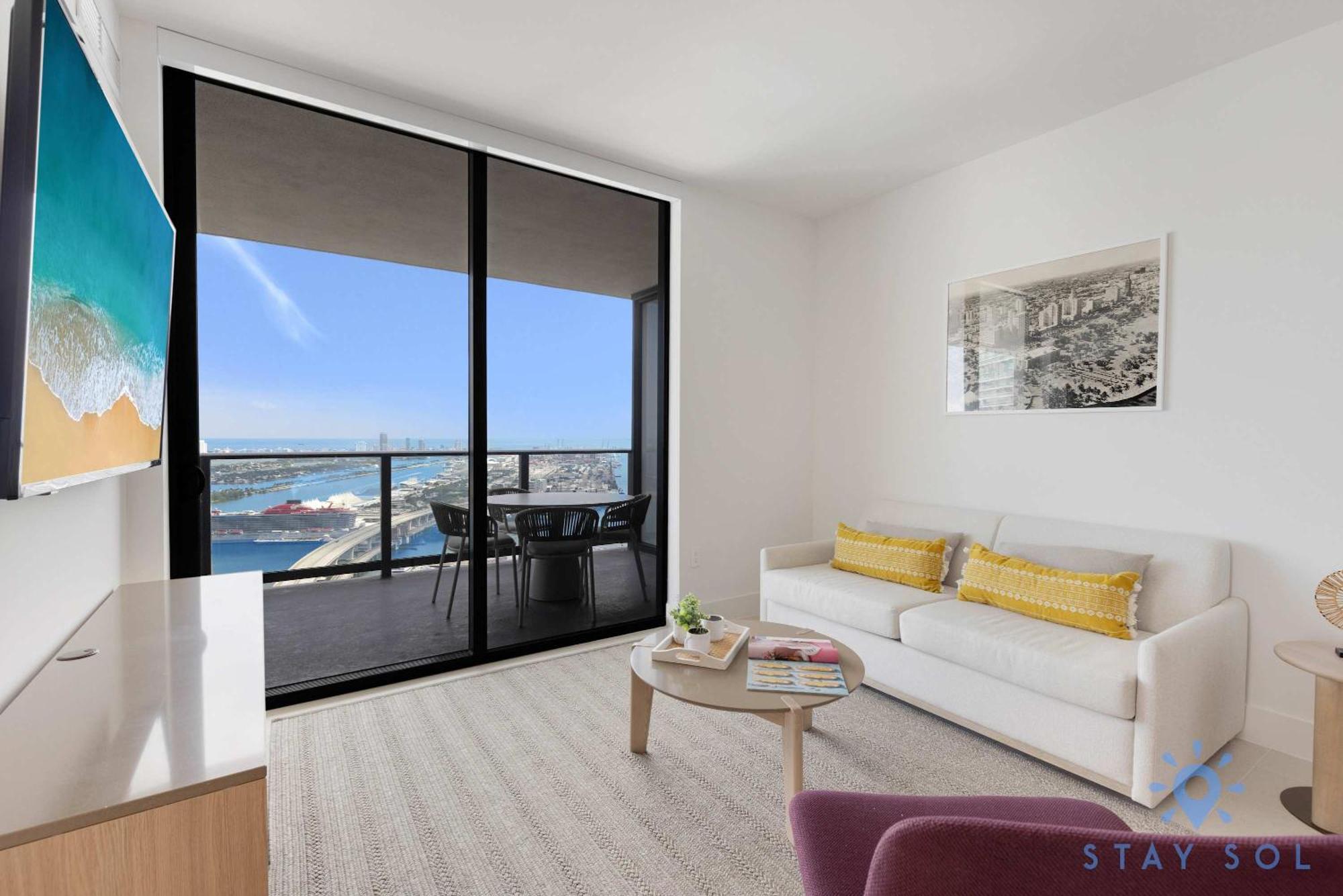 Luxury 3 Bedrooms Pool Gym Views &