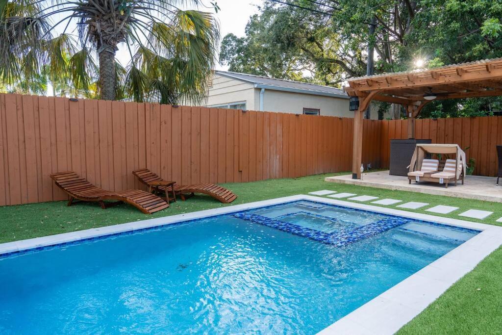 Luxury Retreat 3b ,2ba Pool , Coral Gables Center * Miami