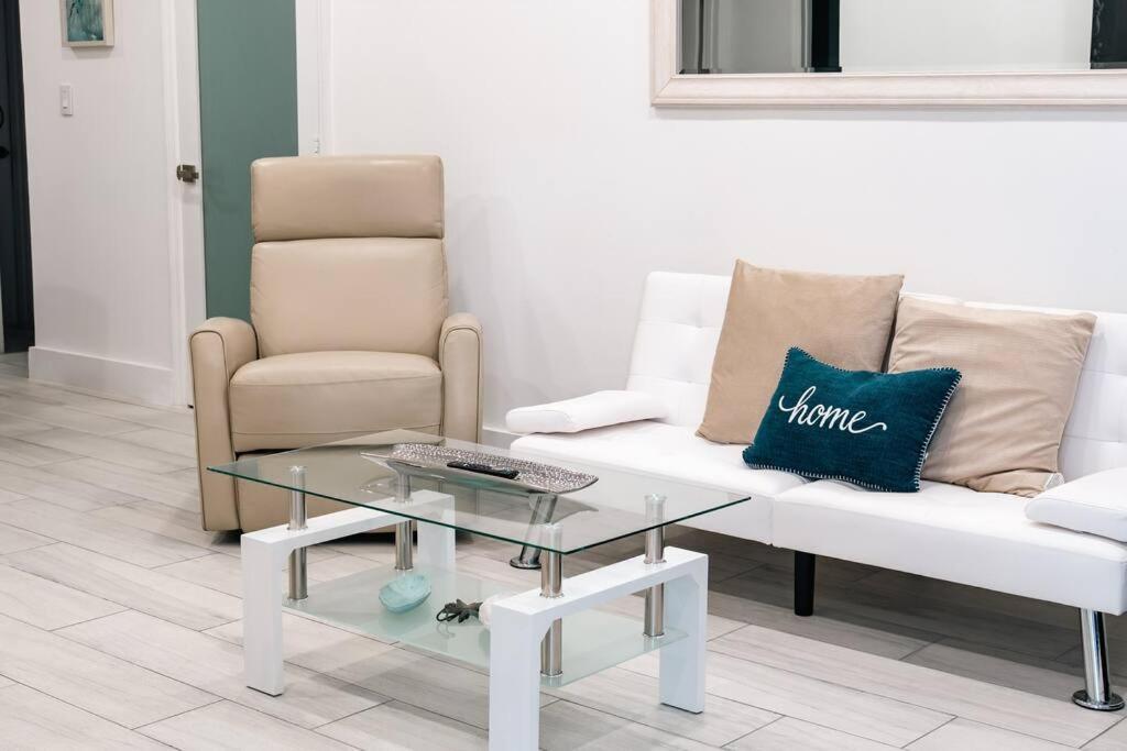 Luxury Retreat 3b ,2ba Pool , Coral Gables Center Holiday home Miami