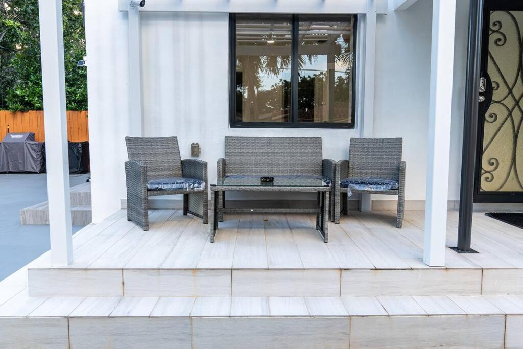 Luxury Retreat 3b ,2ba Pool , Coral Gables Center Holiday home Miami