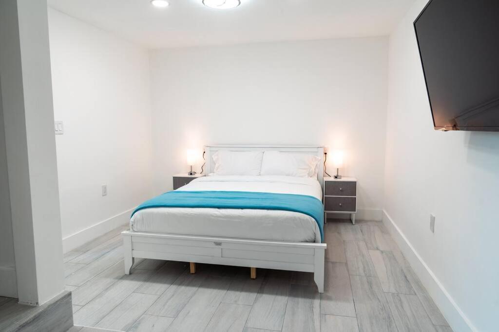 Luxury Retreat 3b ,2ba Pool , Coral Gables Center *