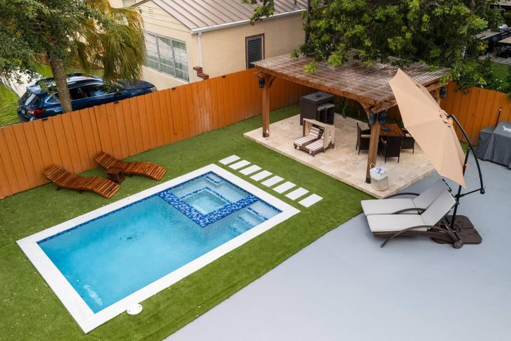 Luxury Retreat 3b ,2ba Pool , Coral Gables Center Miami