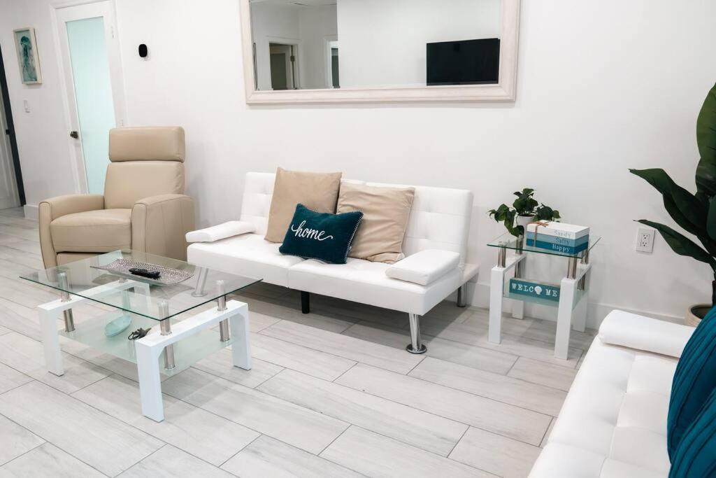 Luxury Retreat 3b ,2ba Pool , Coral Gables Center Holiday home *
