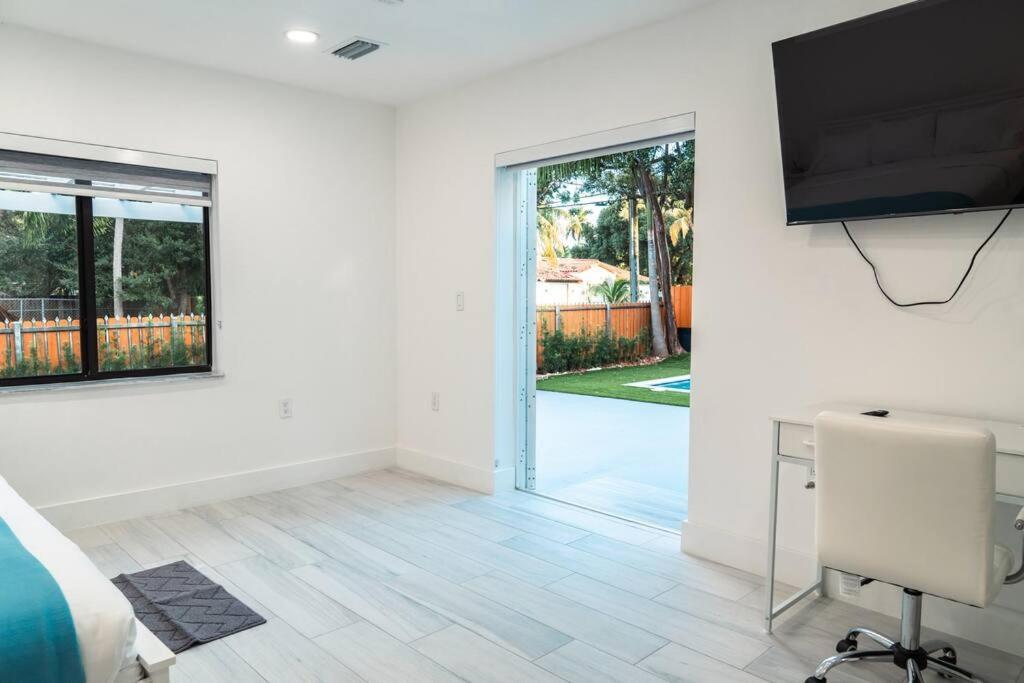 Luxury Retreat 3b ,2ba Pool , Coral Gables Center Holiday home Miami