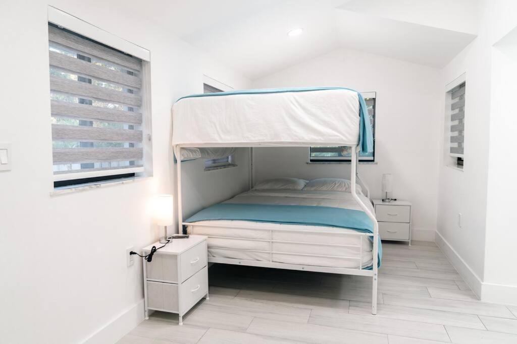 Holiday home Luxury Retreat 3b ,2ba Pool , Coral Gables Center Miami