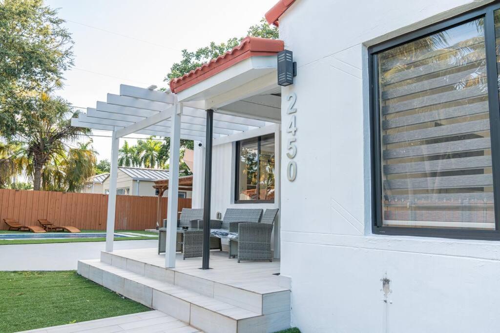 Luxury Retreat 3b ,2ba Pool , Coral Gables Center