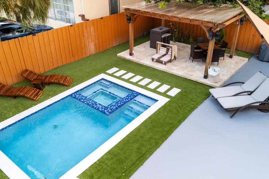 Luxury Retreat 3b ,2ba Pool , Coral Gables Center Miami