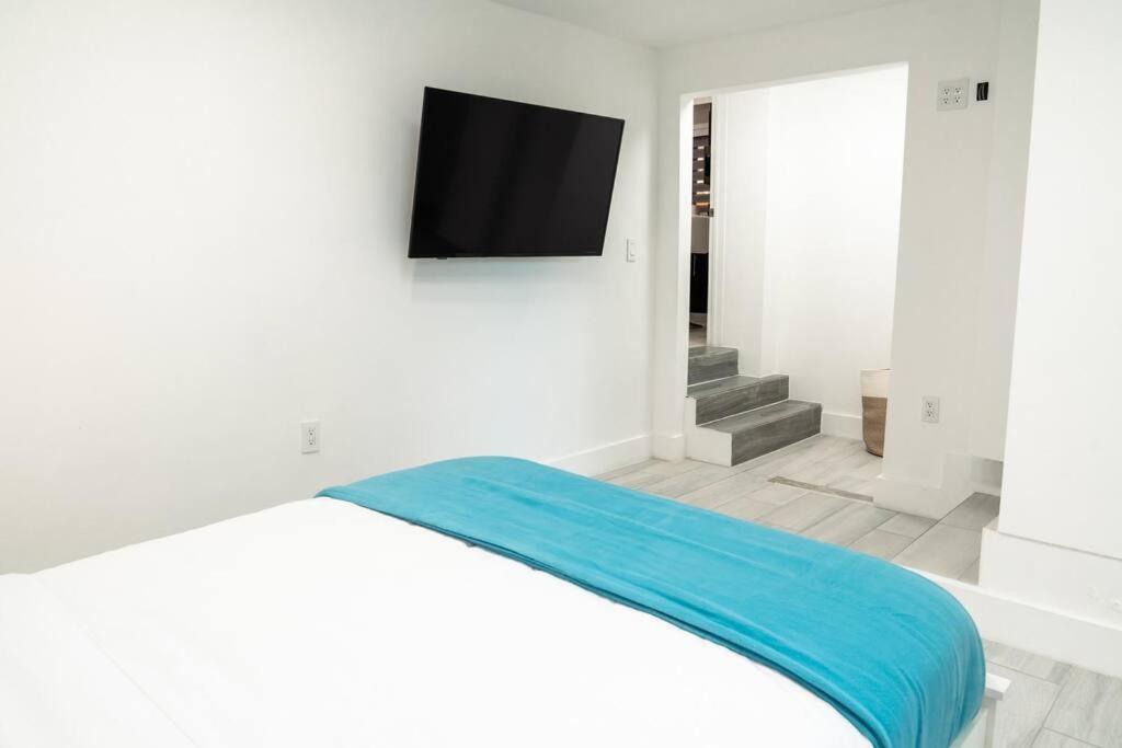 Luxury Retreat 3b ,2ba Pool , Coral Gables Center Vakantiehuis