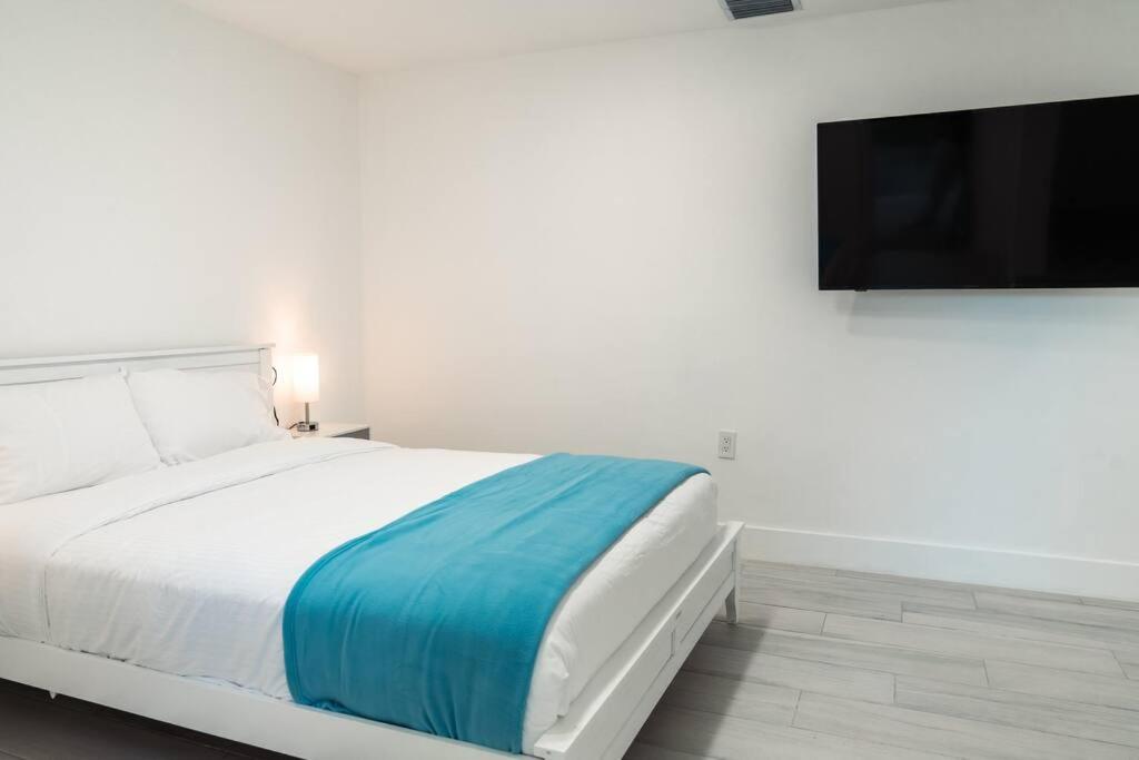 Luxury Retreat 3b ,2ba Pool , Coral Gables Center Vakantiehuis
