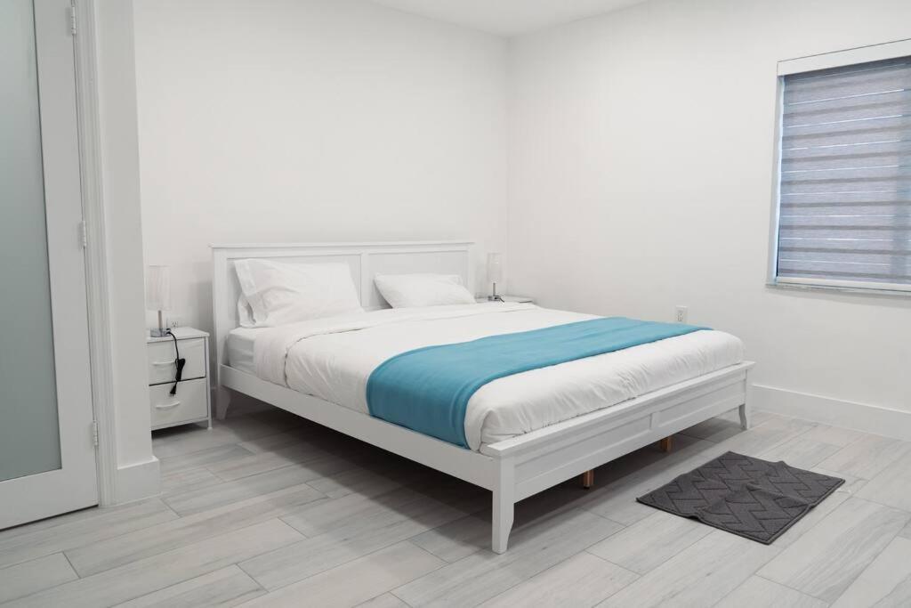 Luxury Retreat 3b ,2ba Pool , Coral Gables Center Vakantiehuis Miami
