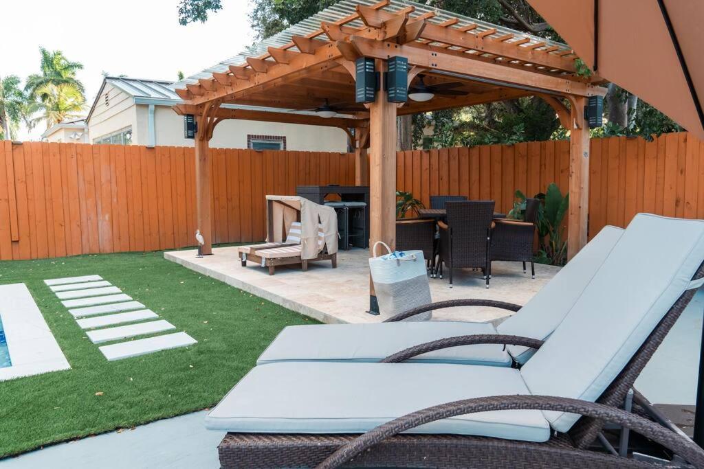 Luxury Retreat 3b ,2ba Pool , Coral Gables Center *