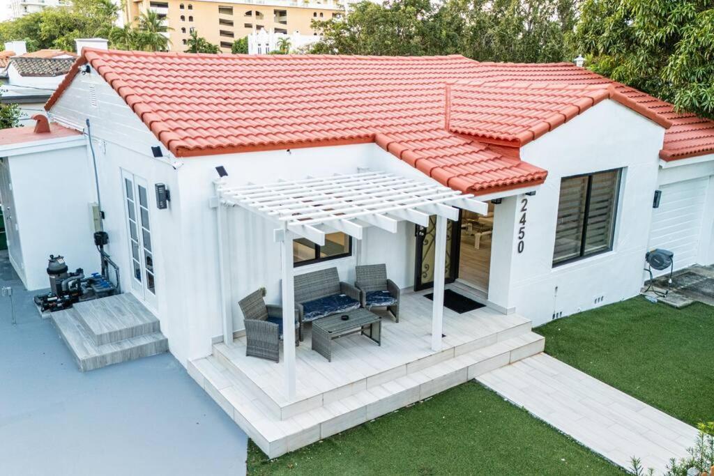 Luxury Retreat 3b ,2ba Pool , Coral Gables Center * Miami