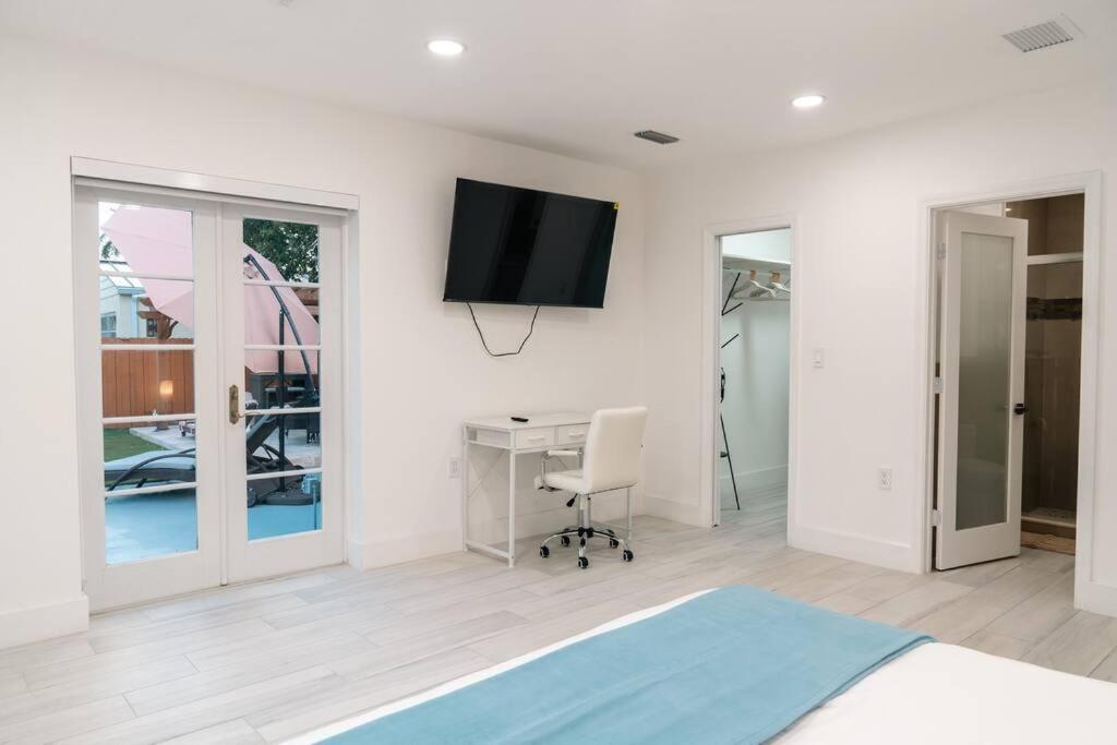 Luxury Retreat 3b ,2ba Pool , Coral Gables Center Vakantiehuis *